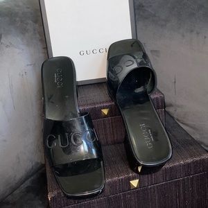 AUTHENTIC GUCCI Women's rubber slide sandal